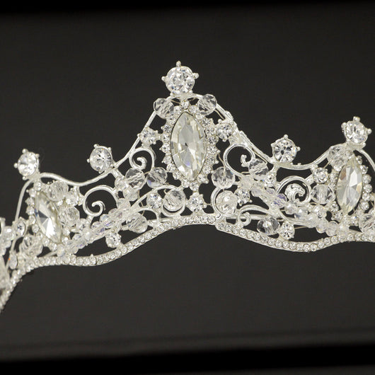 Diadema Nupcial Coreana Artesanal con Cuentas - Corona Nupcial - Image 5