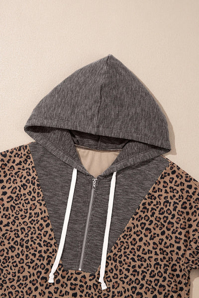 Sudadera Hoodie Khaki con Estampado Leopardo y Cuello Contrastante - Image 7