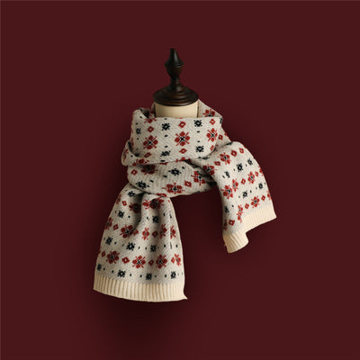 Bufanda Tejida Roja con Estampado de Reno y Copos de Nieve - Image 10
