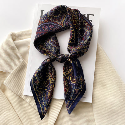 Pañuelo de Seda Estampado Floral Literario para Otoño e Invierno - Image 3