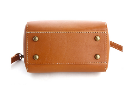 Bolsa Mensajera de Cuero para Mujer - Diseño Minimalista - Image 7