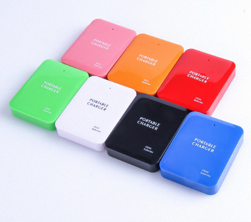 Powerbank Portátil 4 Baterías AA - Cargador USB de Emergencia Multicolor