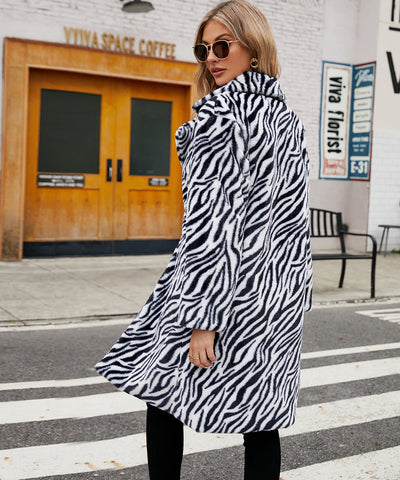 Abrigo Largo de Cuero Sintético con Patrón Cebra - Elegancia Urbana para Otoño e Invierno - Image 17