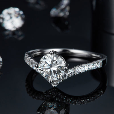 Anillo de Moissanita en V de 1 Quilate - Estilo Coreano Moderno - Image 6