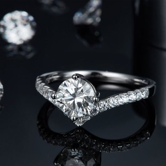 Anillo de Moissanita en V de 1 Quilate - Estilo Coreano Moderno - Image 6