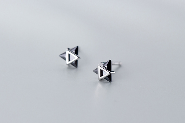 Aretes de Plata S925 Estilo Japonés con Diamantes - Triángulo Geométrico Personalizado - Image 7
