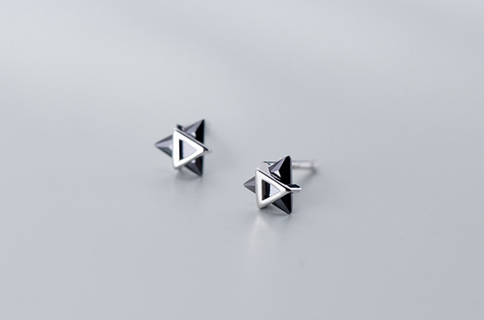 Aretes de Plata S925 Estilo Japonés con Diamantes - Triángulo Geométrico Personalizado - Image 7