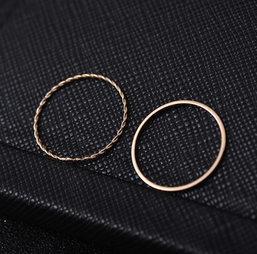 Juego de 2 Anillos Geométricos Chapados en Metal - Image 4