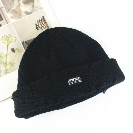 Gorro Tejido con Protección de Oídos y Parches de Moda - Image 6