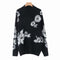 Suéter Negro Holgado con Cuello Alto y Flores de Lentejuelas