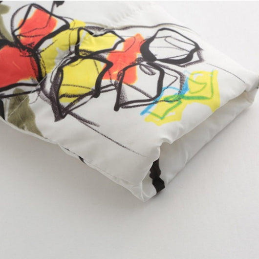 Abrigo Infantil de Plumón Europeo con Diseño Estampado y Lazo en la Cintura - Image 9