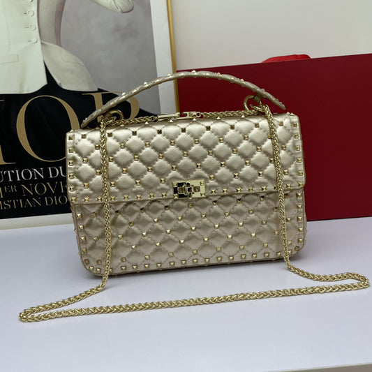 Bolso Cuadrado de Piel de Oveja con Tachuelas de Diamante - Image 2