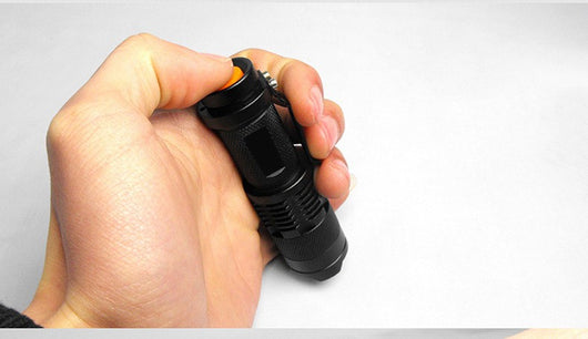 Linterna LED Púrpura de Alto Rendimiento con Zoom - Image 7