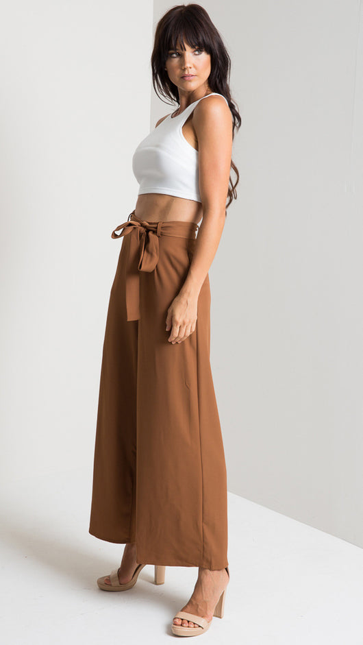 Pantalón Cropped Cintura Alta con Tirantes y Pierna Ancha - Image 18