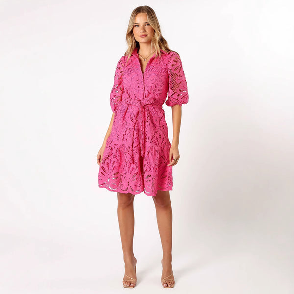 Vestido de Encaje Floral Soluble con Detalles Cutout Sexy