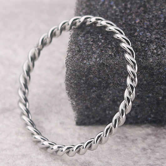 Anillo Retorcido de Acero Titanio para Mujer - Image 5
