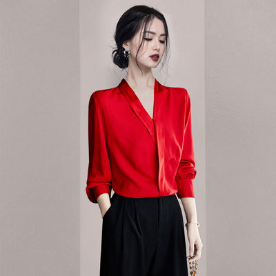 Blusa de Seda Rojo Satinado con Escote V y Detalles en Gasa - Image 8