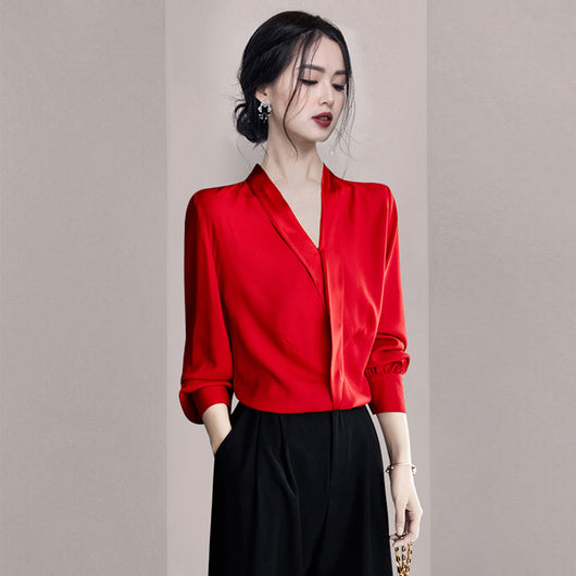 Blusa de Seda Rojo Satinado con Escote V y Detalles en Gasa - Image 8