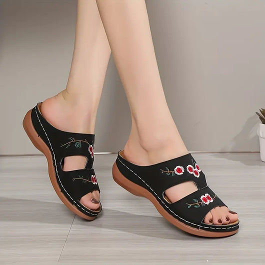 Sandalias Cuña Talla Grande para Mujer - Diseño Floral Abierto con Correa T - Image 10