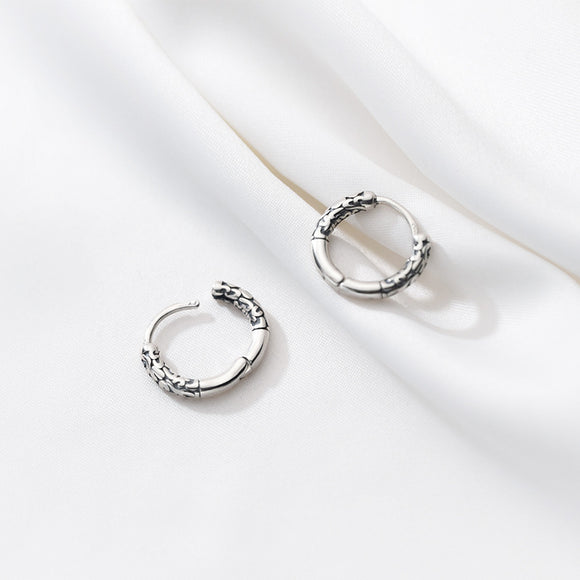 Aretes de Personalidad con Detalle Desgastado - Diseño Minimalista y Atrevido