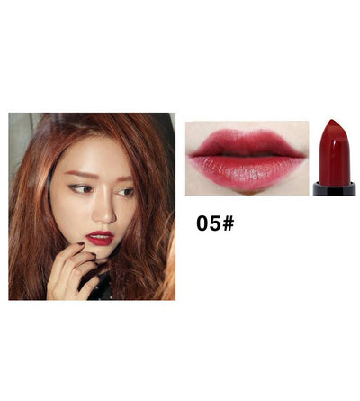 Labial Matte Rojo Intenso en Tubo - Fórmula Terciopelo - Image 6