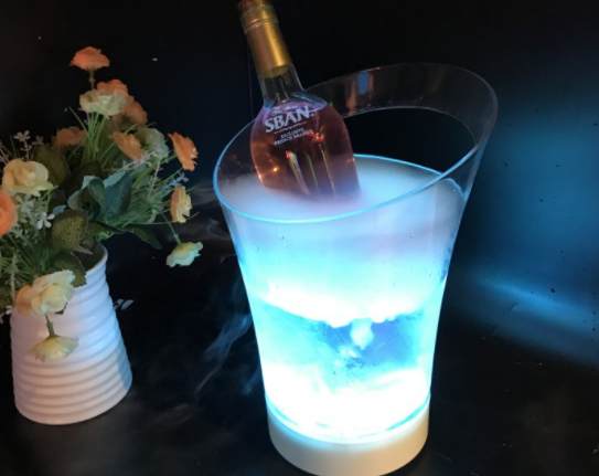 Cubo de Hielo Portátil con Carga LED y Luz Intermitente