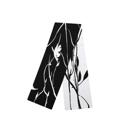 Bufanda Unisex Floral Blanco y Negro - Diseño Artístico Versátil - Image 5