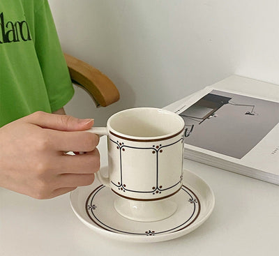 Taza de Desayuno en Cerámica con Asa de Mariposa - Image 3