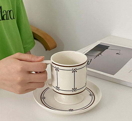 Taza de Desayuno en Cerámica con Asa de Mariposa - Image 3