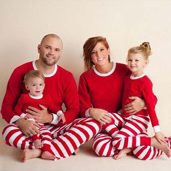 Pijamas Navideños a Rayas para Toda la Familia