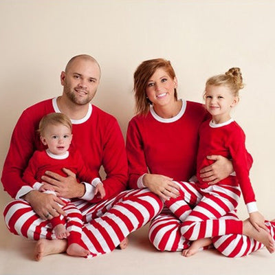 Pijamas Navideños a Rayas para Toda la Familia