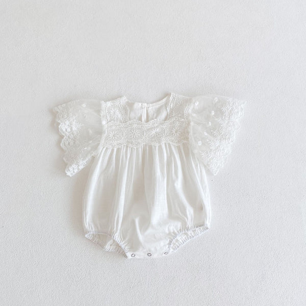 Jumpsuit Elegante con Mangas Volantes y Encaje