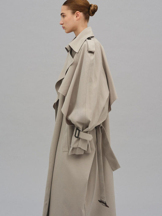 Gabardina Larga Beige con Cinturón y Capa - Image 8