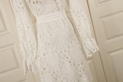 Vestido Cuello Alto en Encaje de Manga Larga - Image 26