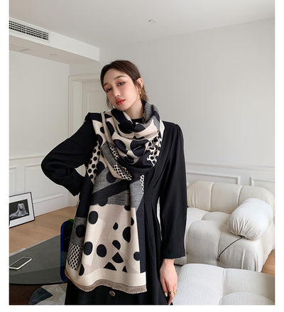Elegante Chal Largo Cálido para Mujer