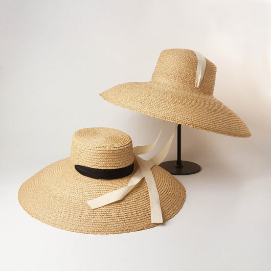 Sombrero de Rafia Tejido a Mano con Ala Plana Curvada - Image 3