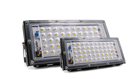 Reflector LED 50W Impermeable para Exterior - Iluminación de Paisaje y Seguridad