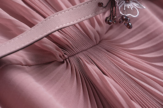 Vestido Elegante con Pliegues y Detalle Floral en la Cintura - Image 30