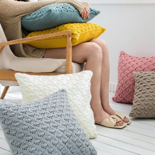Funda de Almohada Decorativa de Acrílico con Diseño de Agujeros - Image 2