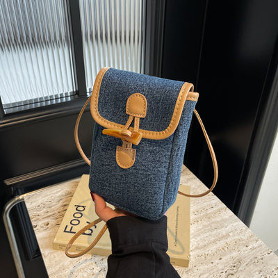 Bolsa Mensajera de Mezclilla Vertical con Botón de Cuerno para Celular Mujer - Image 6