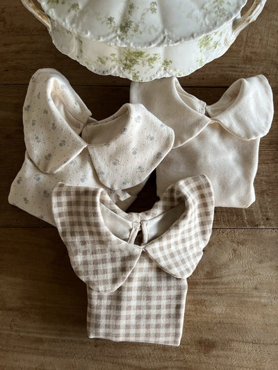 Blusa Infantil a Cuadros con Detalle Floral para Niña - Image 10