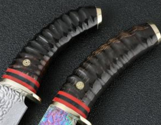 Cuchillo de Supervivencia Damascus VG10 - Hoja Forjada de Alta Dureza para Camping y Caza