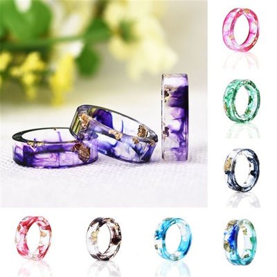 Anillo de Resina con Flores Secas y Laminado Dorado - Joya Artesanal Única