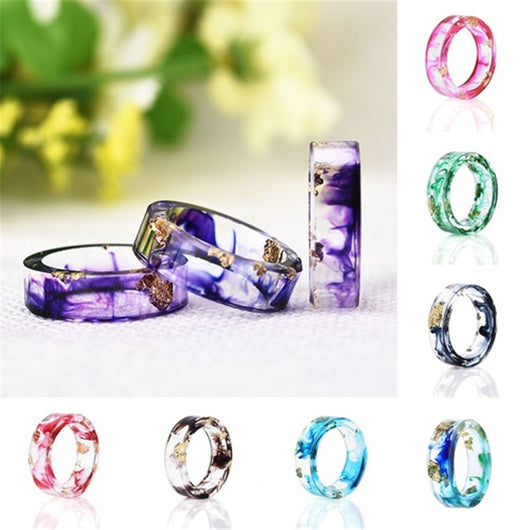 Anillo de Resina con Flores Secas y Laminado Dorado - Joya Artesanal Única