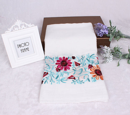 Pañuelo Étnico de Seda con Bordados Florales - Protección Solar y Estilo - Image 7