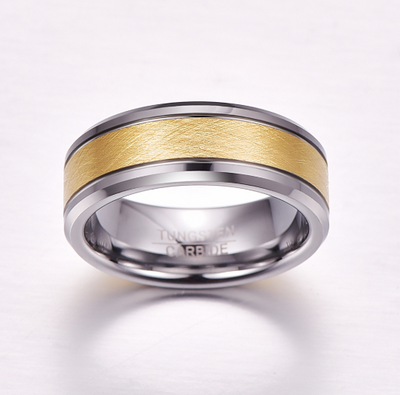 Anillo de Matrimonio Tungsteno Carburo 8mm Dorado con Centro Cepillado y Bordes Biselados - Image 2
