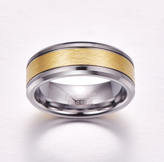 Anillo de Matrimonio Tungsteno Carburo 8mm Dorado con Centro Cepillado y Bordes Biselados - Image 2