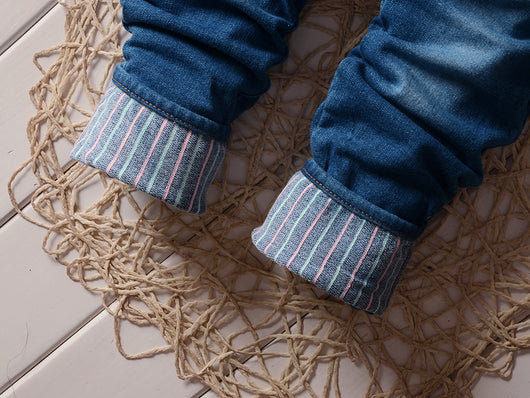 Conjunto de dos piezas: Suéter de algodón coreano con peto denim para niña - Image 4