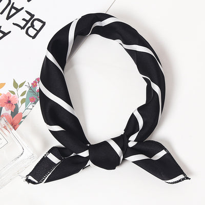 Pañuelo de Seda Coreano con Estampado Decorativo - Image 5