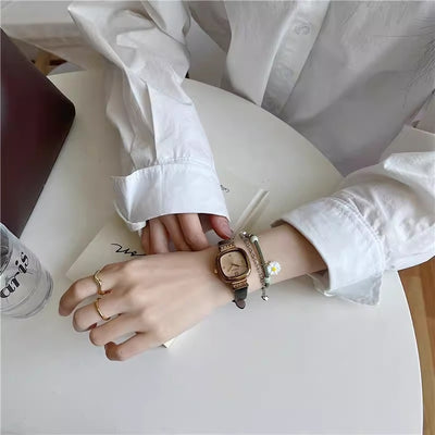 Reloj Minimalista para Mujer con Diseño Cuadrado Retro - Image 15
